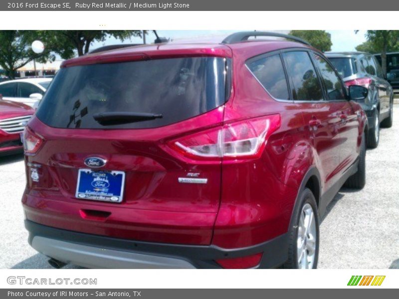Ruby Red Metallic / Medium Light Stone 2016 Ford Escape SE