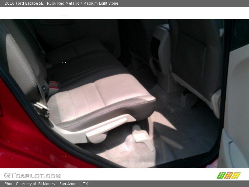 Ruby Red Metallic / Medium Light Stone 2016 Ford Escape SE