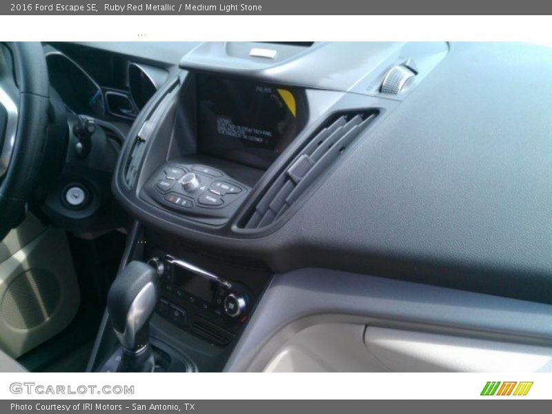 Ruby Red Metallic / Medium Light Stone 2016 Ford Escape SE