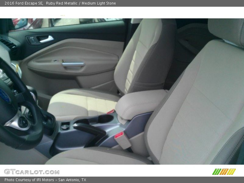 Ruby Red Metallic / Medium Light Stone 2016 Ford Escape SE