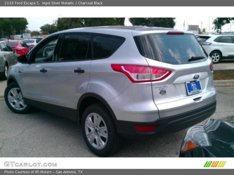 Ingot Silver Metallic / Charcoal Black 2016 Ford Escape S