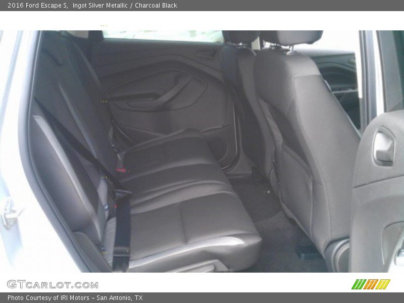 Ingot Silver Metallic / Charcoal Black 2016 Ford Escape S