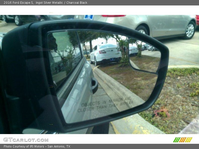 Ingot Silver Metallic / Charcoal Black 2016 Ford Escape S