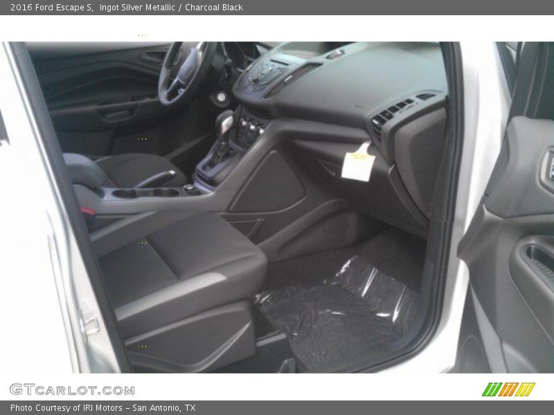 Ingot Silver Metallic / Charcoal Black 2016 Ford Escape S