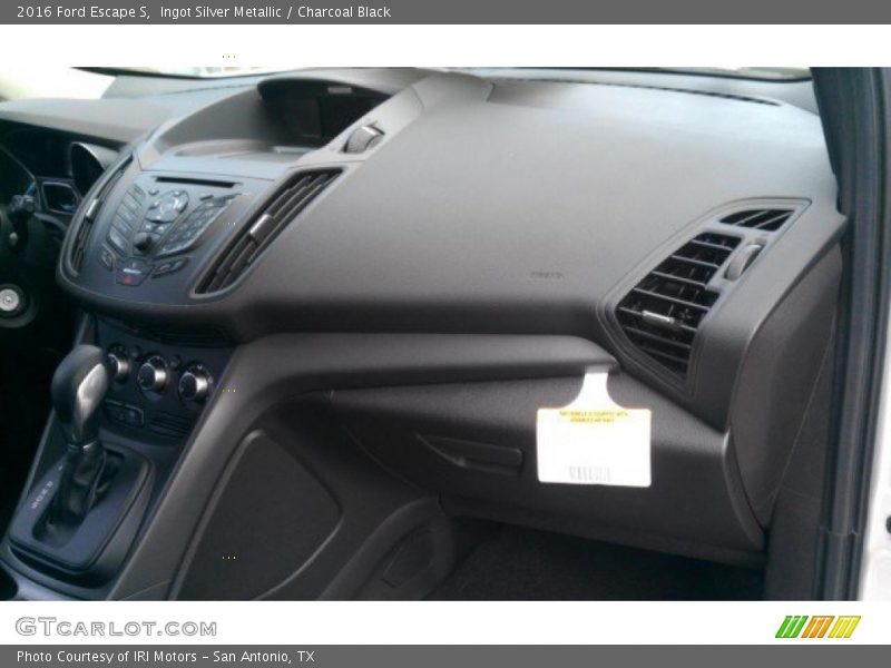 Ingot Silver Metallic / Charcoal Black 2016 Ford Escape S