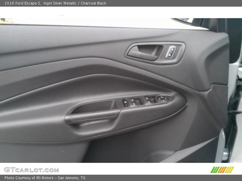 Ingot Silver Metallic / Charcoal Black 2016 Ford Escape S