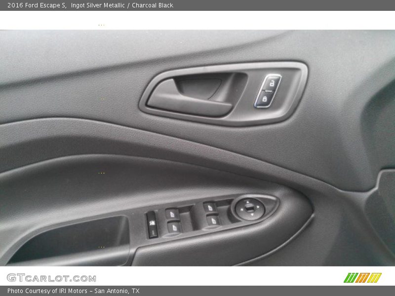 Ingot Silver Metallic / Charcoal Black 2016 Ford Escape S