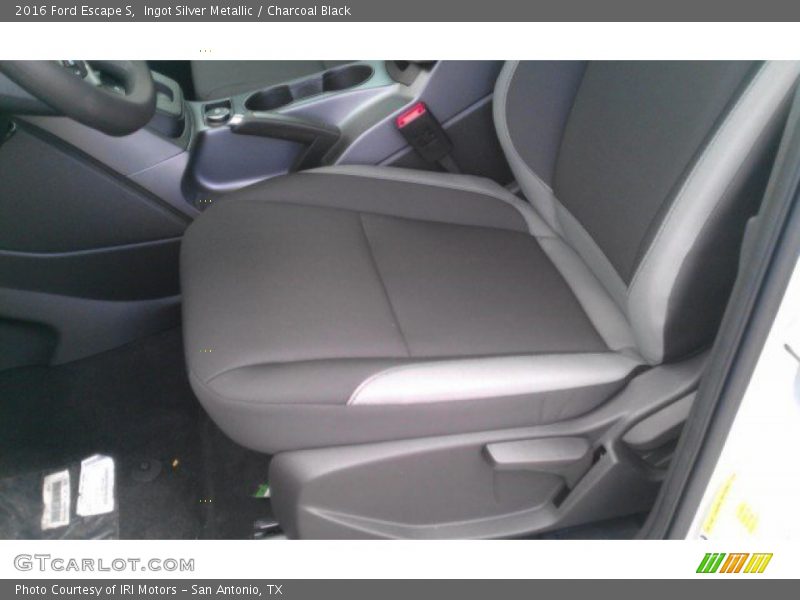Ingot Silver Metallic / Charcoal Black 2016 Ford Escape S
