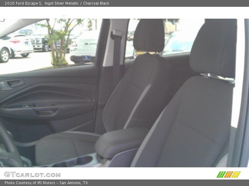 Ingot Silver Metallic / Charcoal Black 2016 Ford Escape S