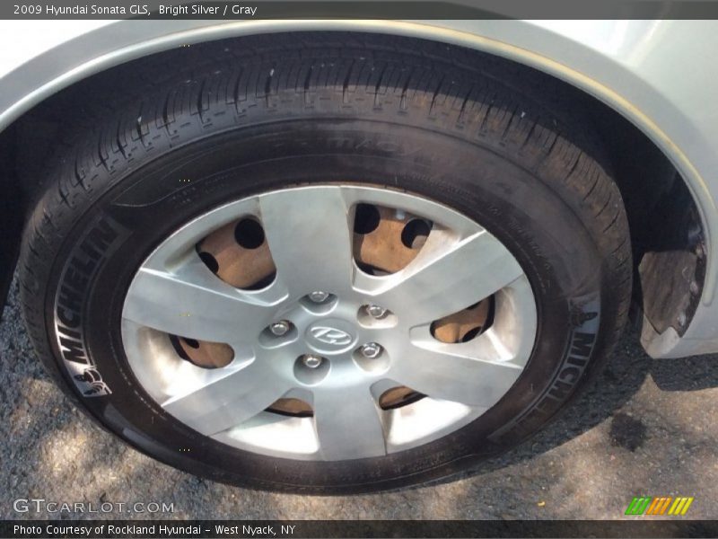 Bright Silver / Gray 2009 Hyundai Sonata GLS