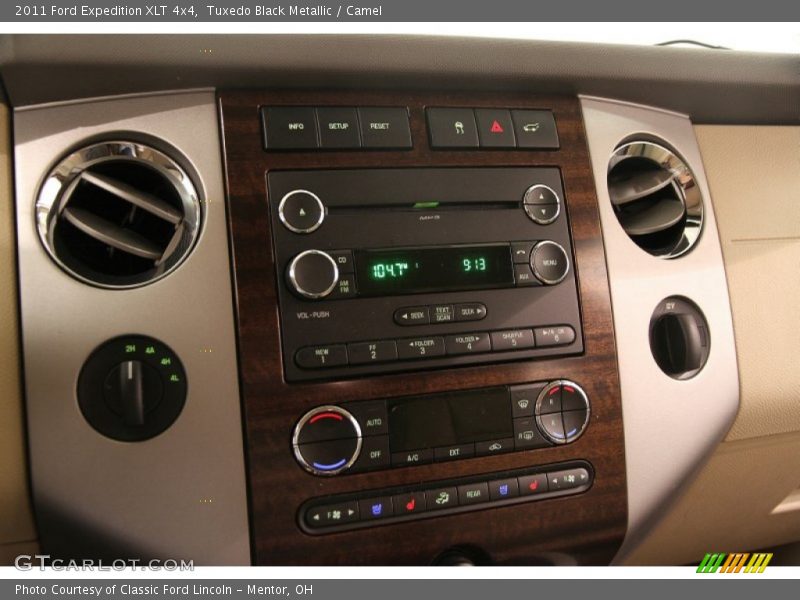 Tuxedo Black Metallic / Camel 2011 Ford Expedition XLT 4x4