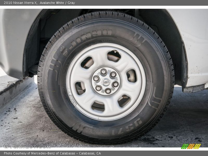 Avalanche White / Gray 2010 Nissan Xterra X