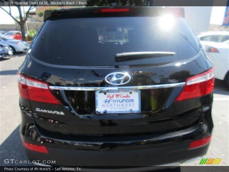 Becketts Black / Black 2016 Hyundai Santa Fe SE