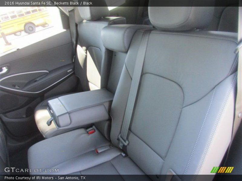 Becketts Black / Black 2016 Hyundai Santa Fe SE