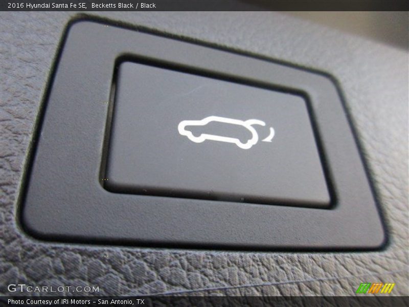 Becketts Black / Black 2016 Hyundai Santa Fe SE