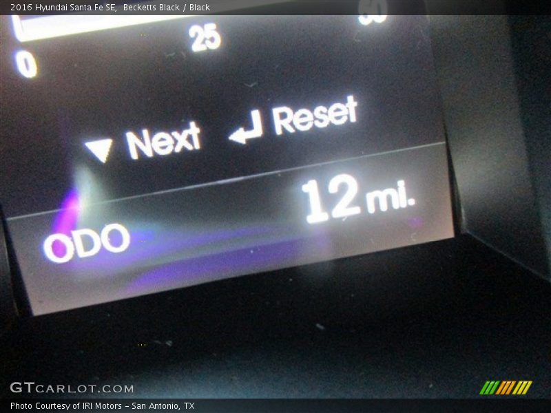 Becketts Black / Black 2016 Hyundai Santa Fe SE