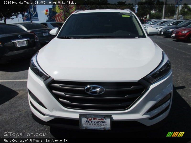 Winter White / Beige 2016 Hyundai Tucson SE AWD
