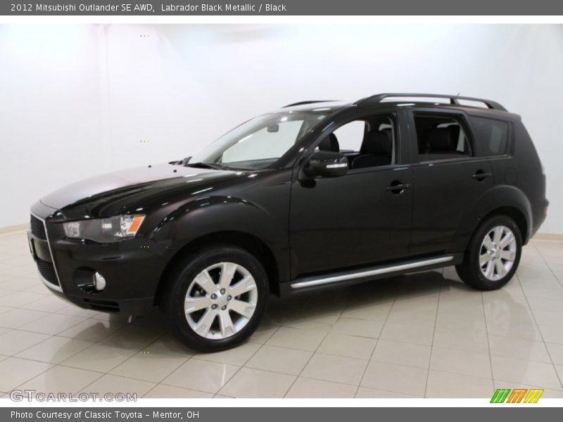 Labrador Black Metallic / Black 2012 Mitsubishi Outlander SE AWD