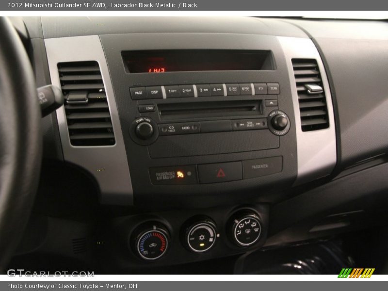 Labrador Black Metallic / Black 2012 Mitsubishi Outlander SE AWD