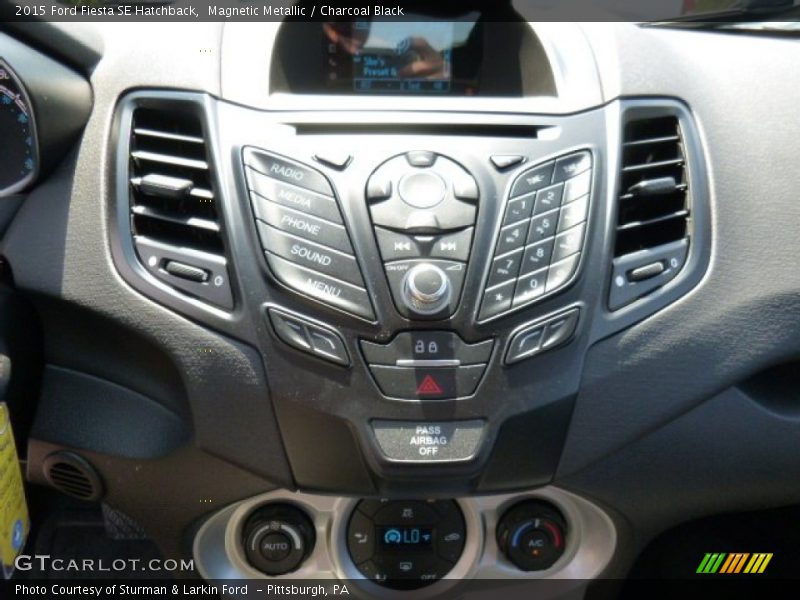 Magnetic Metallic / Charcoal Black 2015 Ford Fiesta SE Hatchback