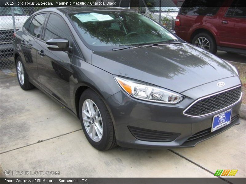 Magnetic Metallic / Charcoal Black 2015 Ford Focus SE Sedan