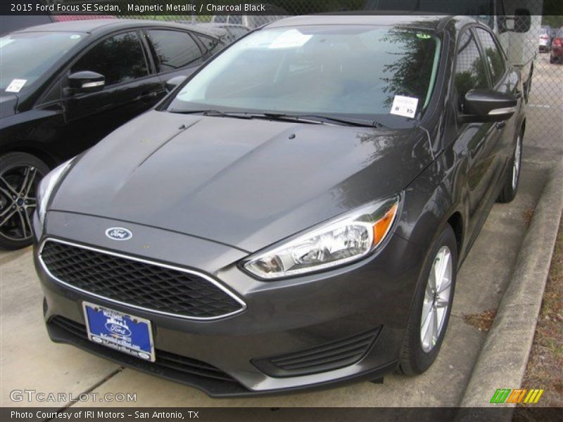 Magnetic Metallic / Charcoal Black 2015 Ford Focus SE Sedan