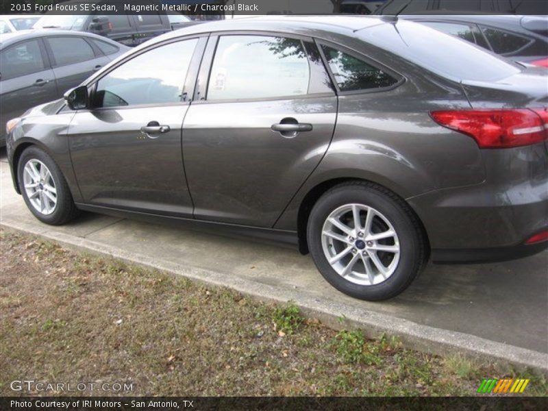 Magnetic Metallic / Charcoal Black 2015 Ford Focus SE Sedan