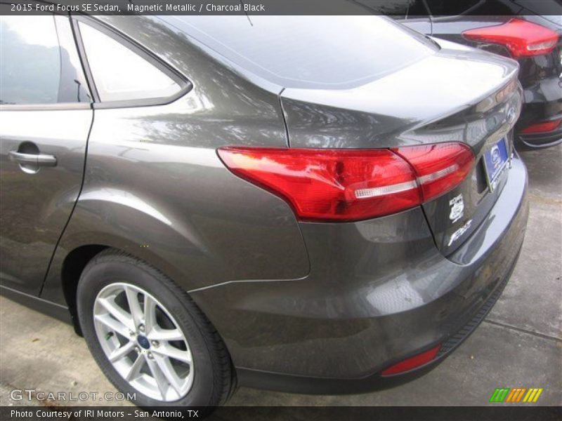 Magnetic Metallic / Charcoal Black 2015 Ford Focus SE Sedan