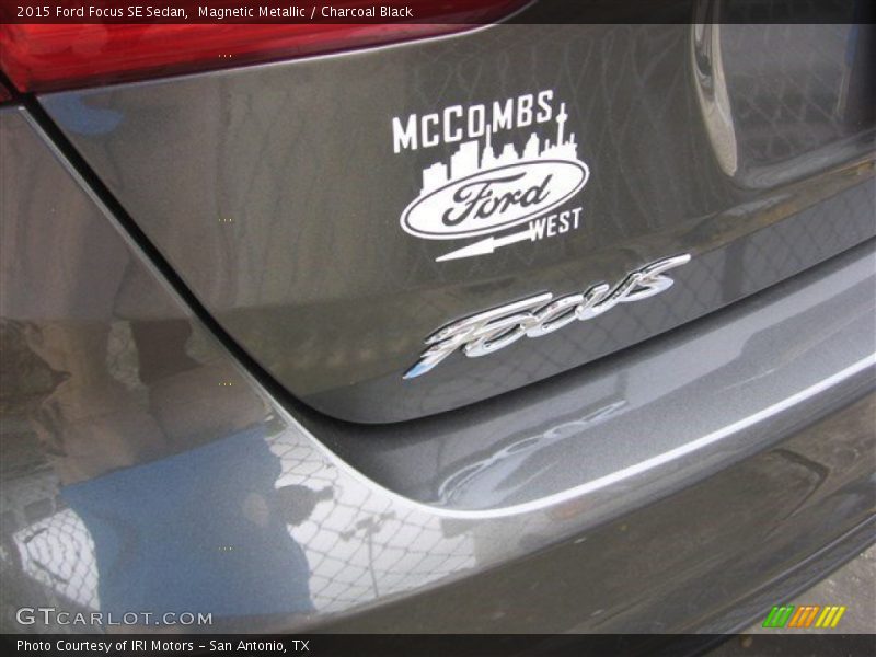 Magnetic Metallic / Charcoal Black 2015 Ford Focus SE Sedan