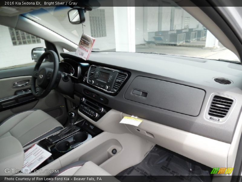 Dashboard of 2016 Sedona EX