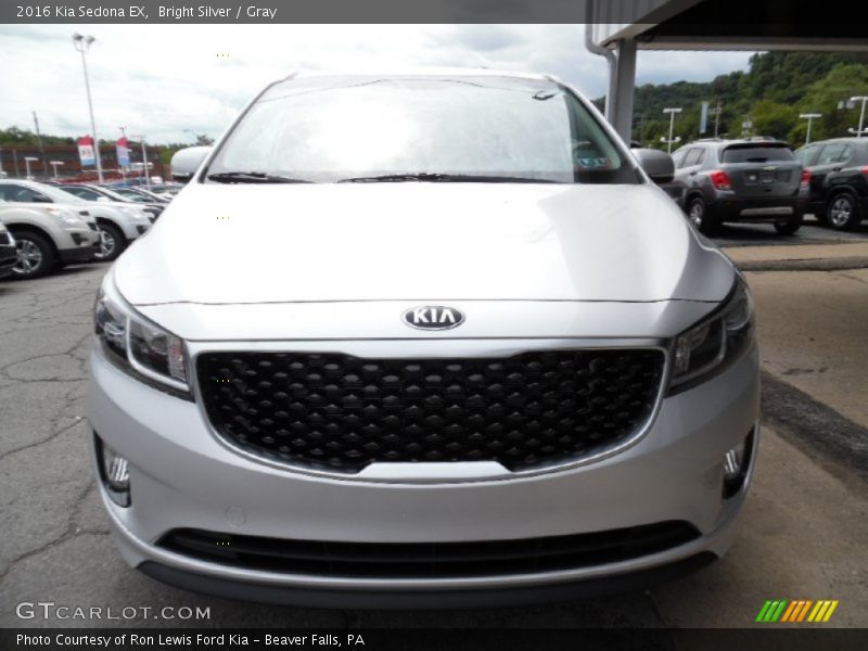 Bright Silver / Gray 2016 Kia Sedona EX