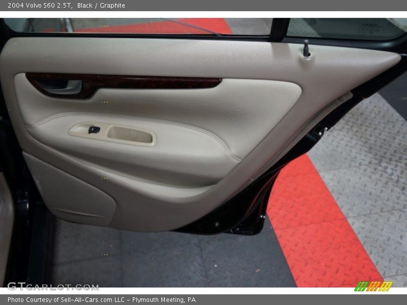 Black / Graphite 2004 Volvo S60 2.5T