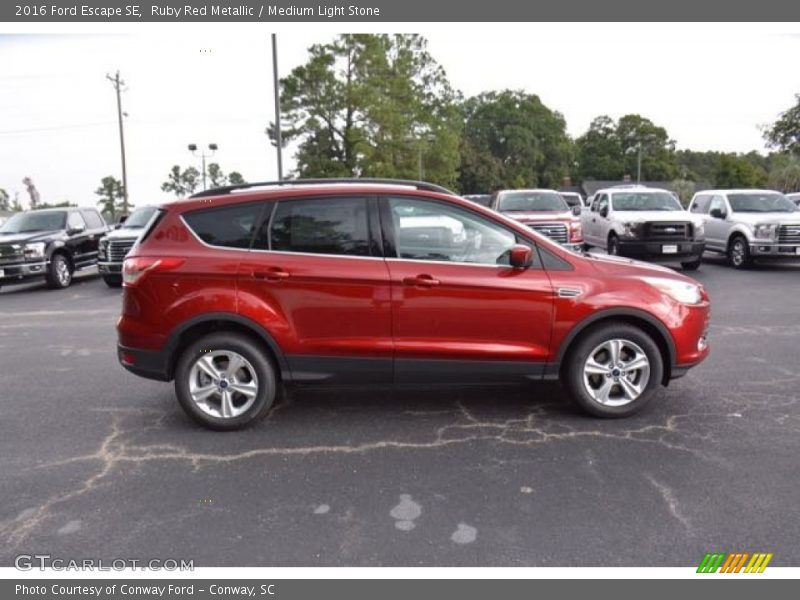 Ruby Red Metallic / Medium Light Stone 2016 Ford Escape SE