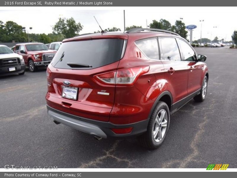 Ruby Red Metallic / Medium Light Stone 2016 Ford Escape SE