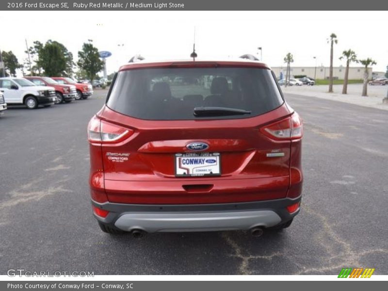 Ruby Red Metallic / Medium Light Stone 2016 Ford Escape SE