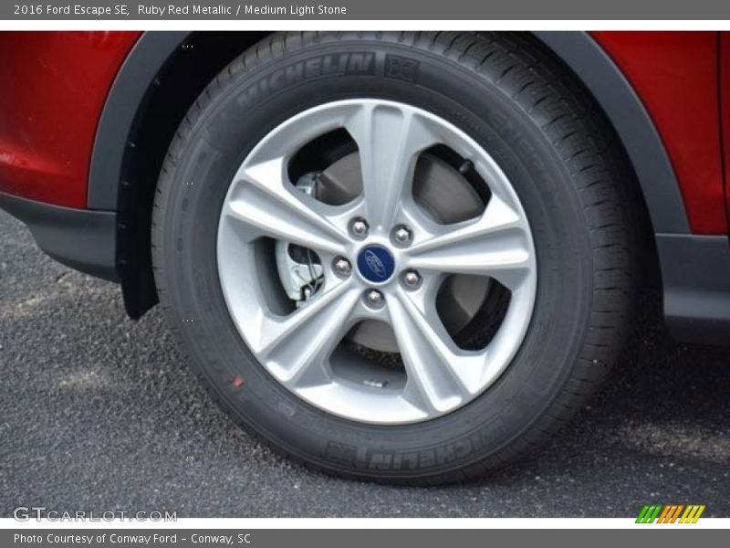Ruby Red Metallic / Medium Light Stone 2016 Ford Escape SE