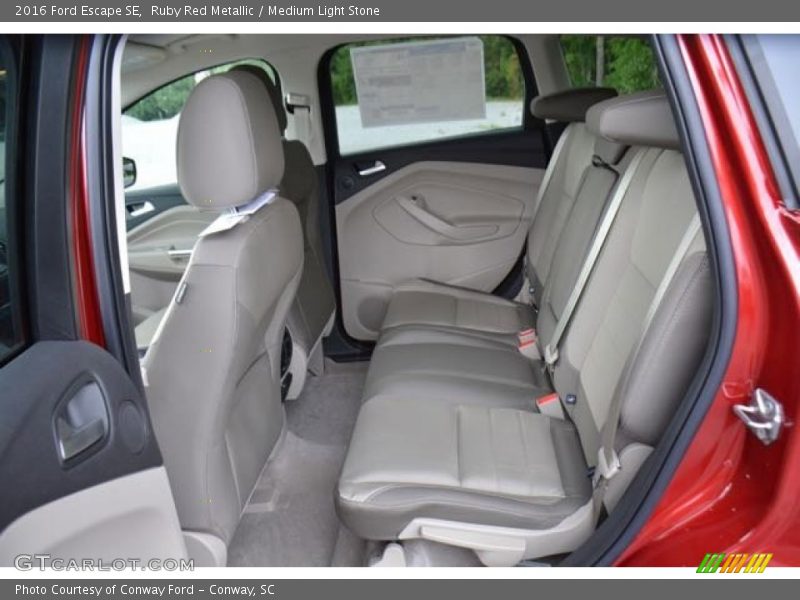 Ruby Red Metallic / Medium Light Stone 2016 Ford Escape SE
