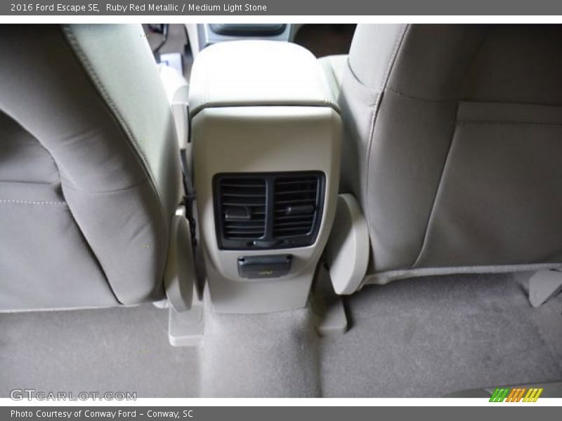 Ruby Red Metallic / Medium Light Stone 2016 Ford Escape SE