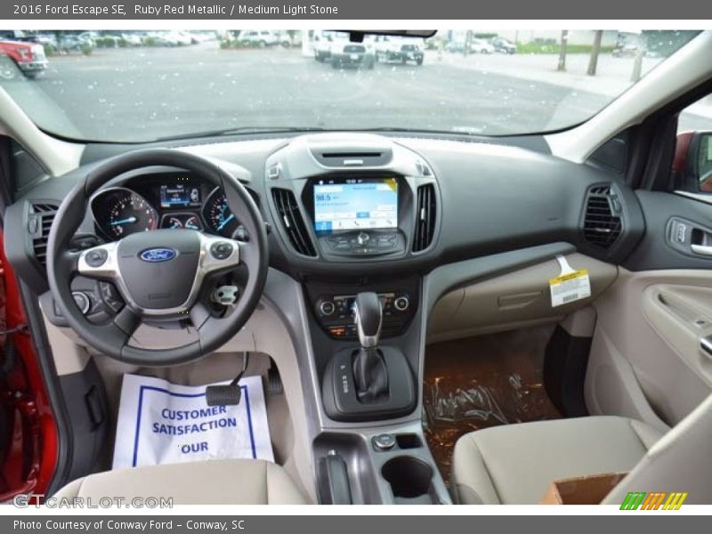 Ruby Red Metallic / Medium Light Stone 2016 Ford Escape SE