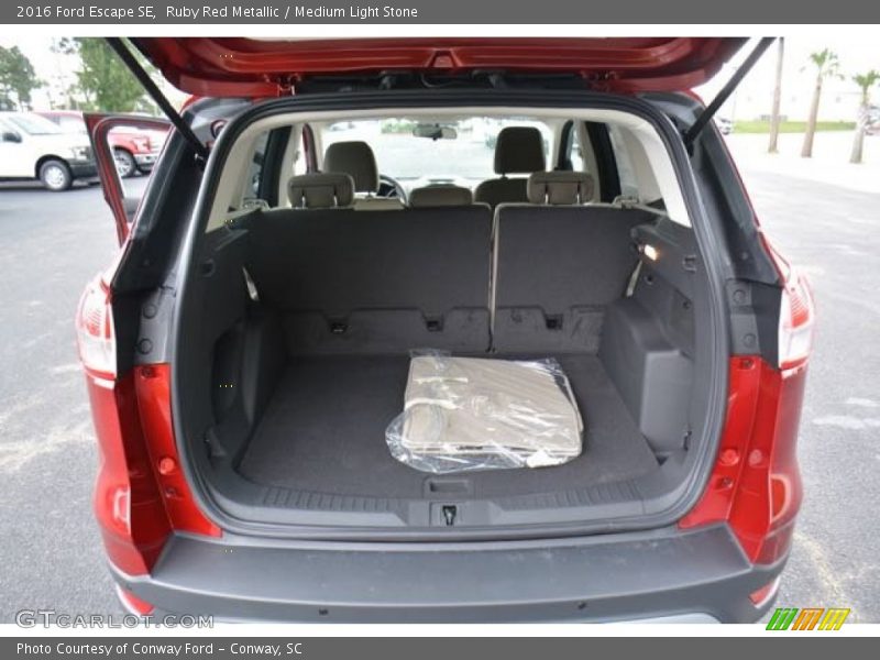 Ruby Red Metallic / Medium Light Stone 2016 Ford Escape SE
