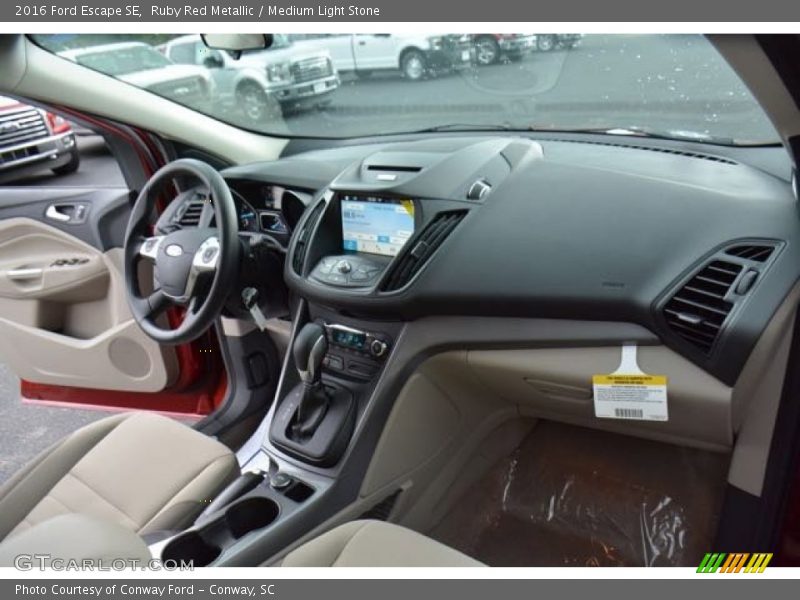 Ruby Red Metallic / Medium Light Stone 2016 Ford Escape SE