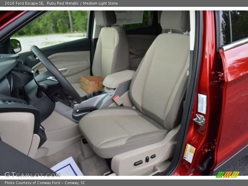 Ruby Red Metallic / Medium Light Stone 2016 Ford Escape SE