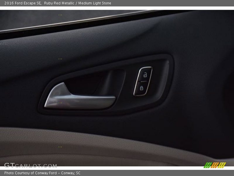 Ruby Red Metallic / Medium Light Stone 2016 Ford Escape SE