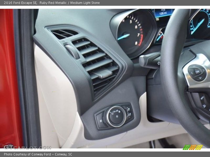 Ruby Red Metallic / Medium Light Stone 2016 Ford Escape SE