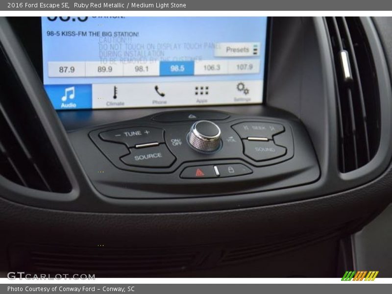 Ruby Red Metallic / Medium Light Stone 2016 Ford Escape SE