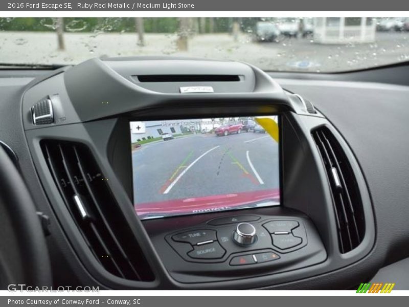 Ruby Red Metallic / Medium Light Stone 2016 Ford Escape SE