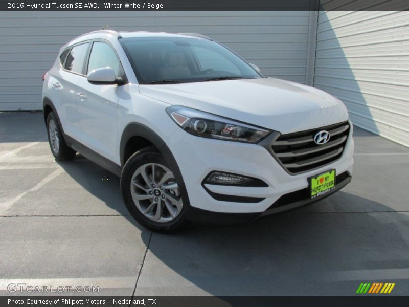 Winter White / Beige 2016 Hyundai Tucson SE AWD