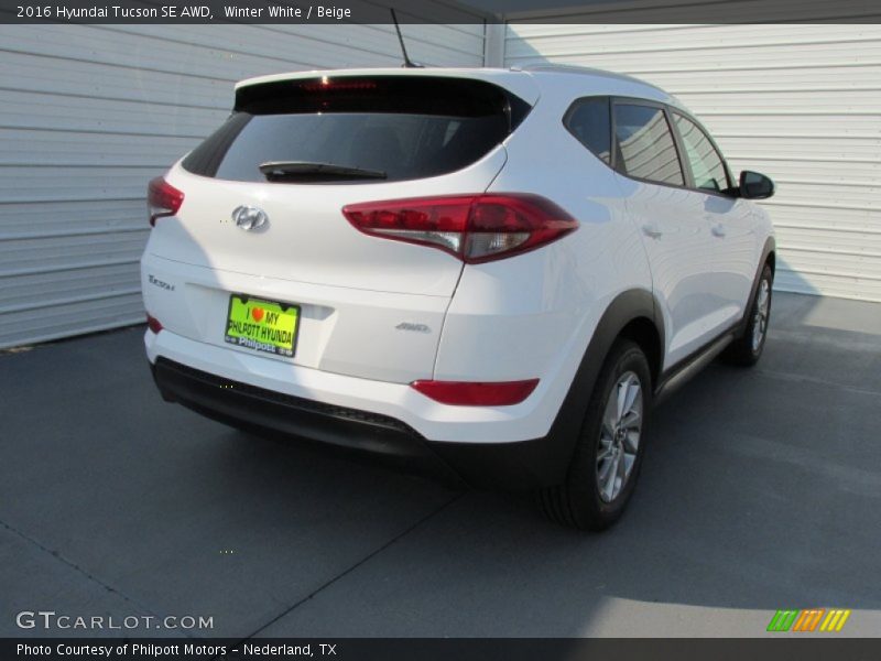 Winter White / Beige 2016 Hyundai Tucson SE AWD