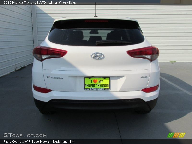 Winter White / Beige 2016 Hyundai Tucson SE AWD