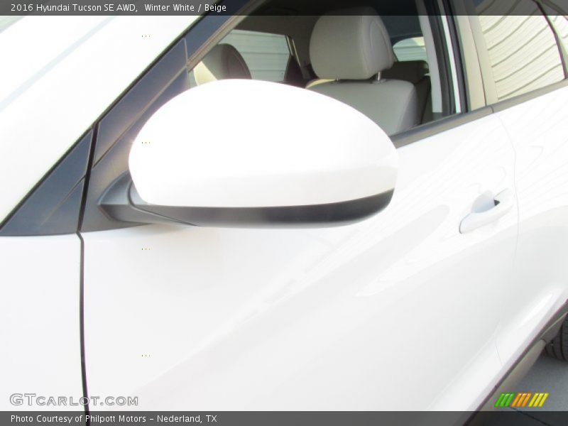 Winter White / Beige 2016 Hyundai Tucson SE AWD